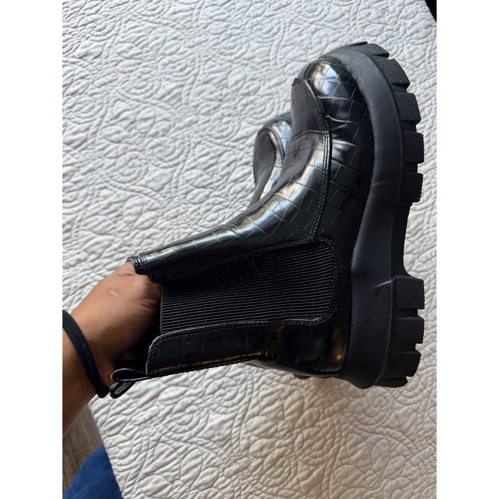 Urban Outfitters Black Croc Embossed Platform Lug Sole Chelsea Boots US 8M EU 39
